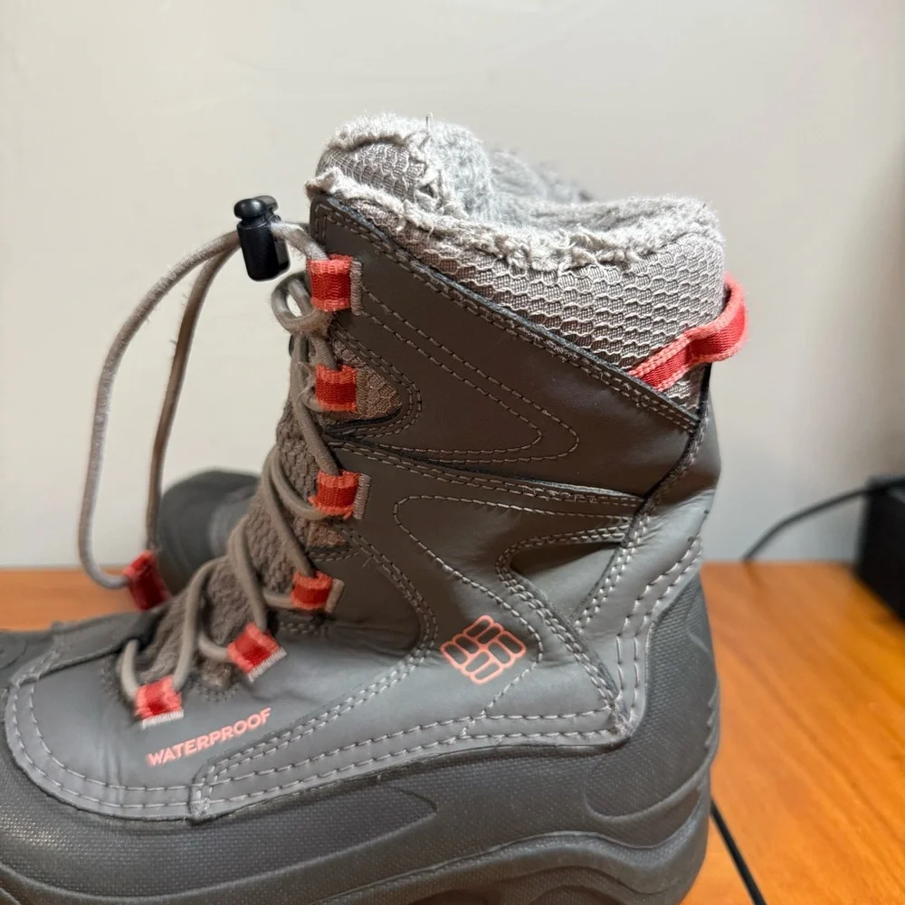 Columbia Bugaboot III Gray Pink Insulated Waterproof Snow Boot BY1333-060 Sz 4‎